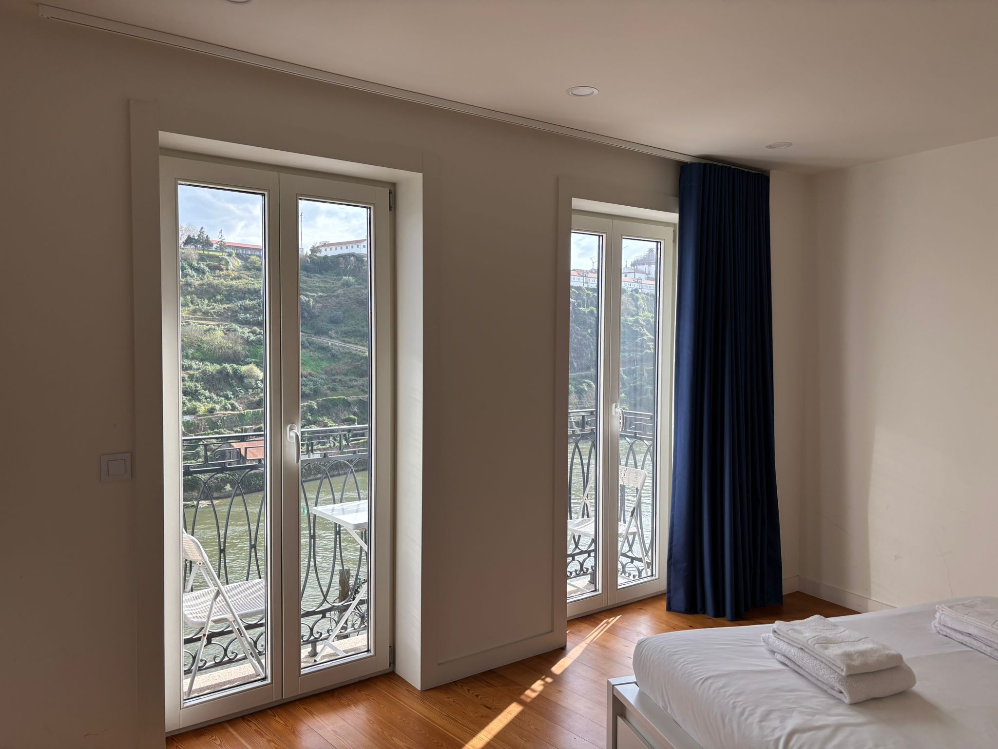 Apartamento luxo, vista para o rio | Wi-Fi de cortesia