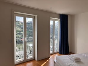 Deluxe-Apartment, Flussblick | Kostenloses WLAN
