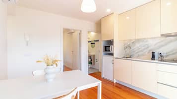 Superior Apartment, Balcony, River View | Private kitchen