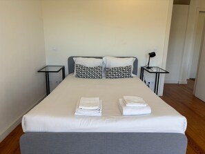 Apartamento clássico, sacada, vista para o rio | Wi-Fi de cortesia