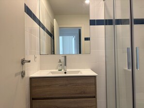 Maisonnette, patio | Badkamer