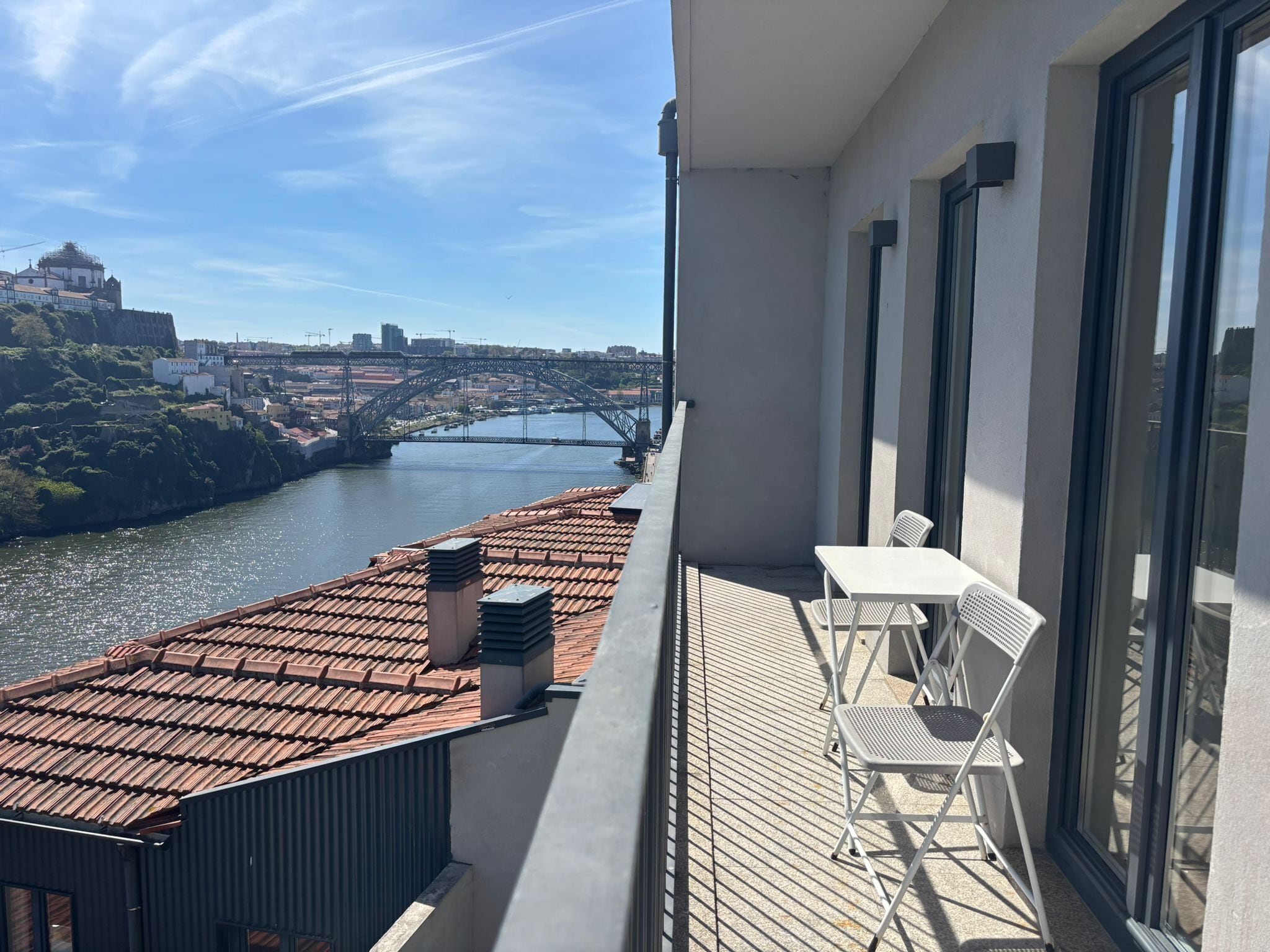 Appartement Classique, balcon, vue fleuve | Restauration extérieure