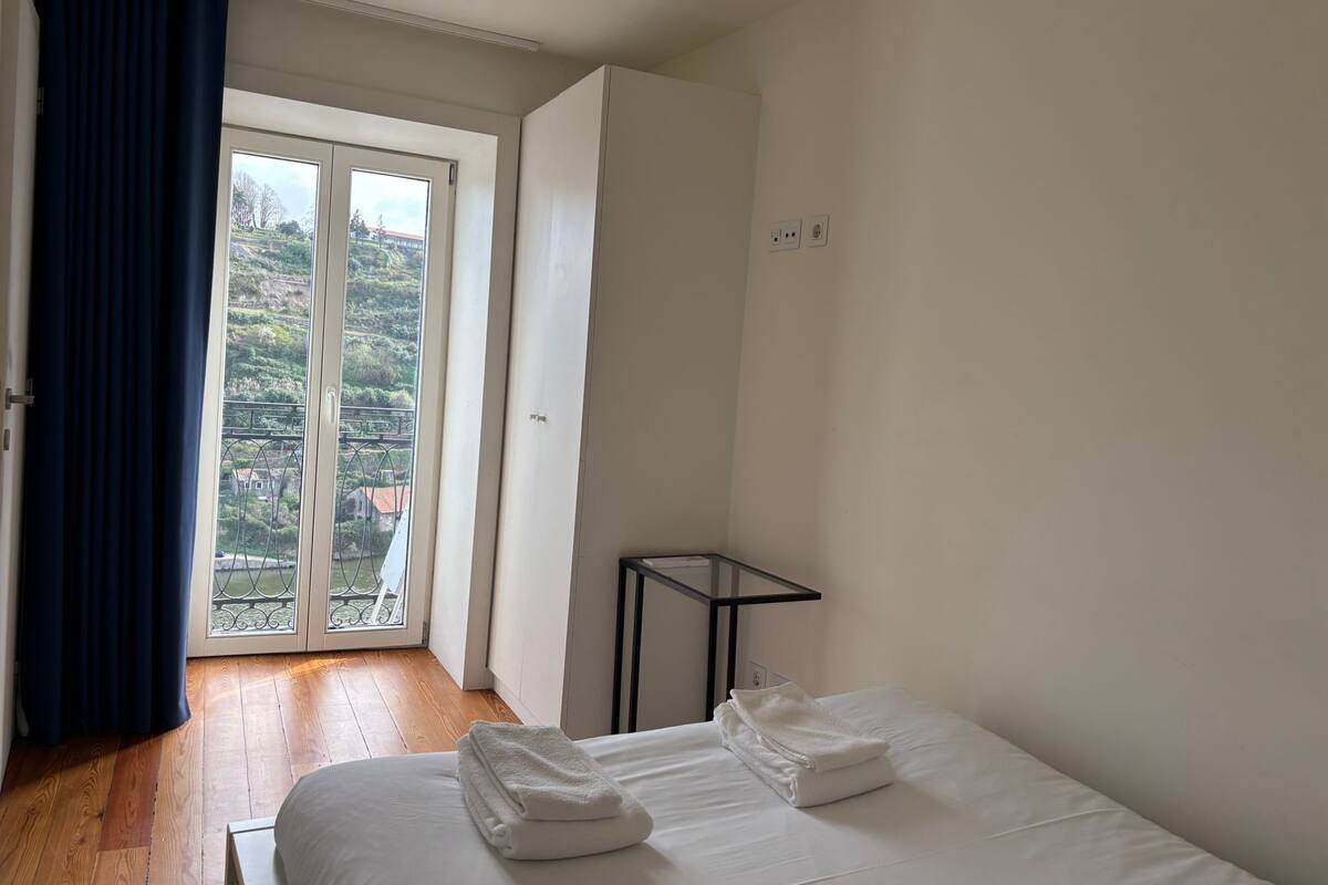 Appartement Classique, balcon, vue fleuve