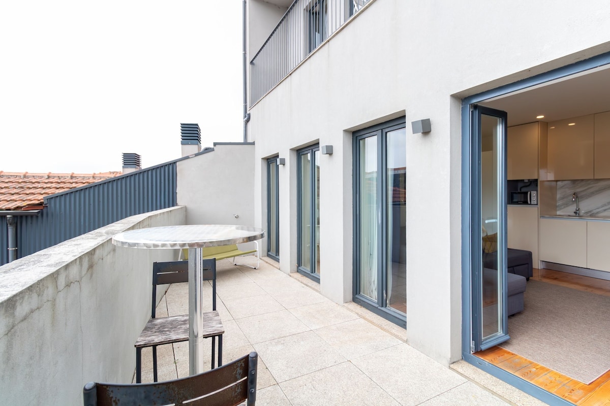 Classic Apartment, River View | Terrace/patio