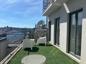 Superior Apartment, River View | Property grounds - Corticeira Living (Porto)