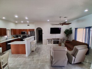 Smart TV - Desert Sunshine Lagoon, Beautiful 2 bed 2 bath house with pool and amazing patio (Yuma)