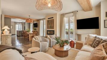 TV, fireplace, ping pong