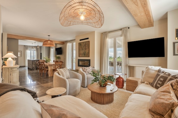 TV, fireplace, ping pong