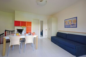 Appartement, 1 chambre, balcon | Salle de séjour