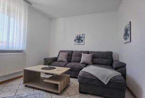 Living area - Quiet vacation home, residential area. 6 apartments with sea view. To beach 350m (Vodice)