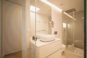 Exclusive Apartment | Bathroom - Ando Living - Fanqueiros House (Lisboa)