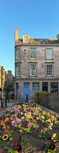 Heart of Ayr.Spacious & stylish 2 King bedroom apartment in town centre