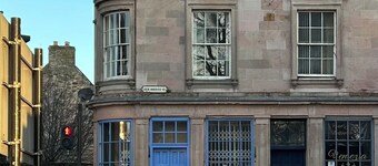 Heart of Ayr.Spacious & stylish 2 King bedroom apartment in town centre