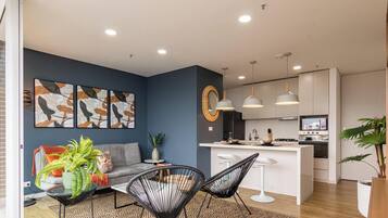 Apartment, Balcony, City View | Living area