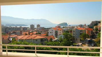 Apartment, Balcony, Sea View | Interior