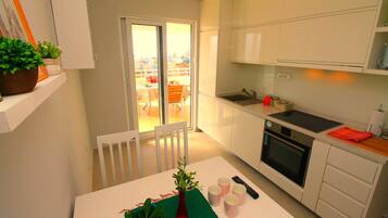 Apartment, Balcony, Sea View | Private kitchen