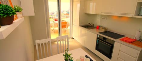 Apartment, Balcony, Sea View | Private kitchen