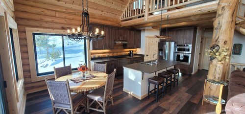 NEW BUILD - Gorgeous 4 bed/3.5 bath log home with PHENOMENAL views!
