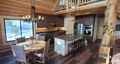 NEW BUILD - Gorgeous 4 bed/3.5 bath log home with PHENOMENAL views!