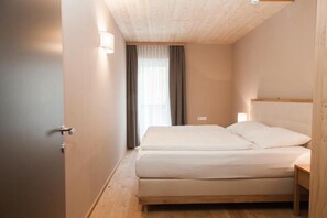 Condo, Balcony, Mountain View