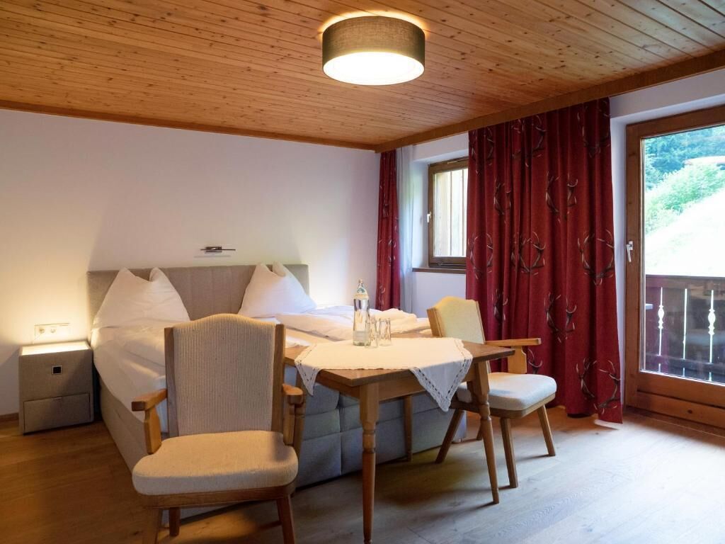 Habitación doble, balcón, vista a la montaña