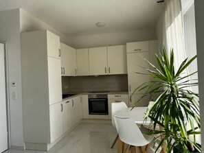 Dining - Cozy apartment with terrace surrounded by greenery (Bienenbüttel)