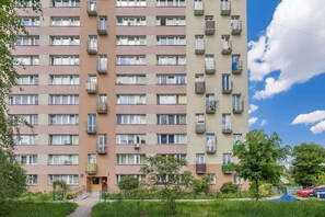 Exterior - Cozy Apartment | Air Conditioning and Workspace (Warszawa)