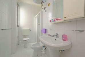 อพาร์ทเมนท์, 1 ห้องนอน, ระเบียง | ห้องน้ำ