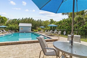 A heated pool - 1 Bedroom, 1 Bath Causeway End of Island! (Sanibel)