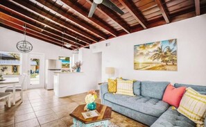 Smart TV, ping pong, books - Paradise in Bonita, 2 minutes walk to downtown. (Bonita Springs)