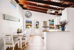 Dining - Beautiful house in Bonita Springs for relaxing stays, 5 minutes from downtown!!! (Bonita Springs)