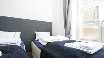 4 bedrooms, iron/ironing board, WiFi, bed sheets