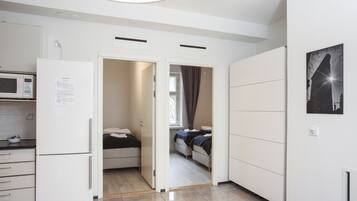 4 bedrooms, iron/ironing board, WiFi, bed sheets