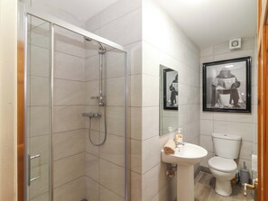 Shower - Macmathuna (Kilrush)