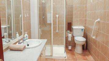 Cottage | Bathroom | Shower