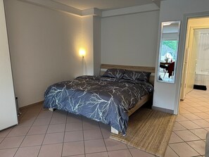 1 bedroom, WiFi - Studio Apartment 'Frühstücken in Naturidylle Bad Orb' with Private Terrace, Private Garden and Wi-Fi (Bad Orb)