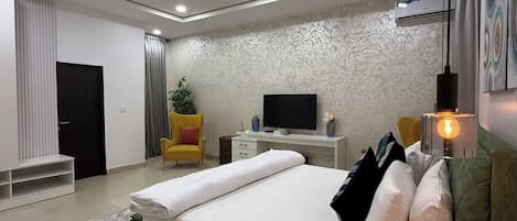 Deluxe Room, Balcony, City View | Desk, laptop workspace, blackout drapes, soundproofing
