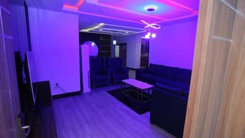 Phòng Deluxe, ban công, quang cảnh thành phố | Khu phòng khách