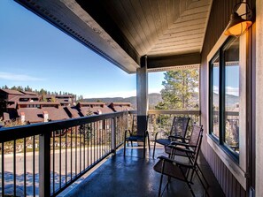 Property grounds - Remodeled Condo, Ski in/out with Hot Tub, Spa, Gym (Breckenridge)