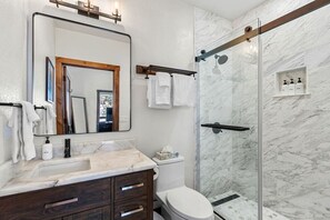 Hair dryer, towels - Remodeled Condo, Ski in/out with Hot Tub, Spa, Gym (Breckenridge)