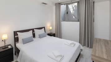 2 bedrooms, iron/ironing board, travel cot, free WiFi