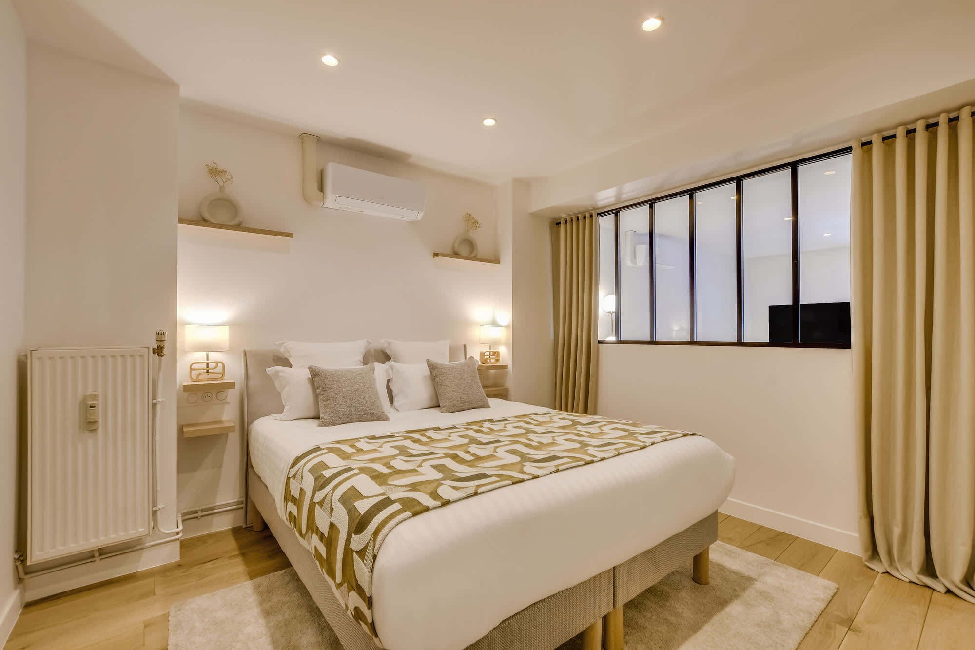 2 chambres, fer et planche à repasser, Wi-Fi, draps fournis