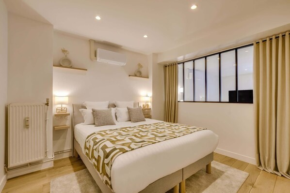 2 bedrooms, iron/ironing board, WiFi, bed sheets - A Cosy 2-Br/2BA Duplex - Louvre/Rivoli (Paris)