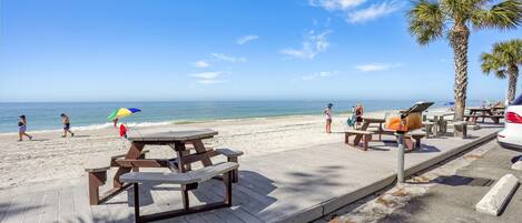 Condo, 1 Queen Bed with Sofa bed (Harbor House 26) | Outdoor dining