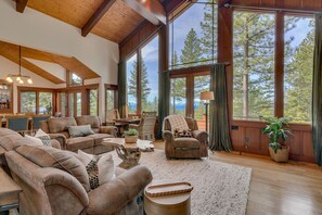 Living area - King's View Lodge - Lakeview (Incline Village)