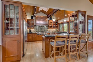Private kitchen - King's View Lodge - Lakeview (Incline Village)