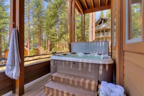 Outdoor spa tub - King's View Lodge - Lakeview (Incline Village)
