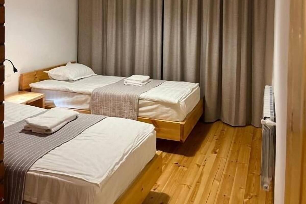 Habitación clásica con 2 camas individuales, vista a la montaña