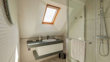 Shower, hair dryer, towels