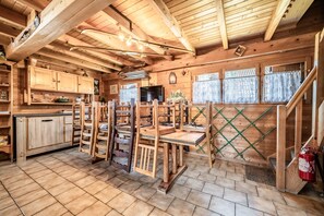 Dining - Chalet “6p Classic-Les Ajoncs D'or” with Mountain View, Private Terrace, and Wi-Fi (Verchaix)